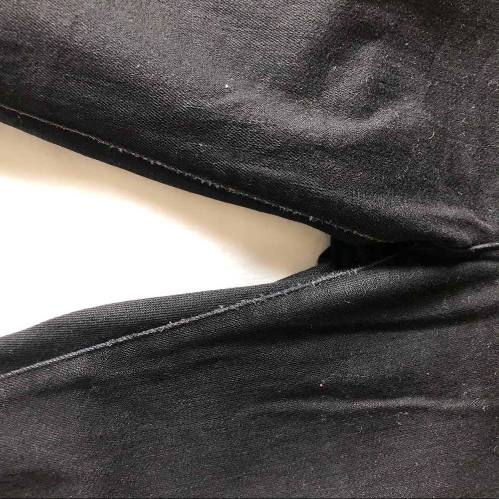 Levi’s High Rise Black Skinny Jeans “Leggings” - Picture 3 of 5